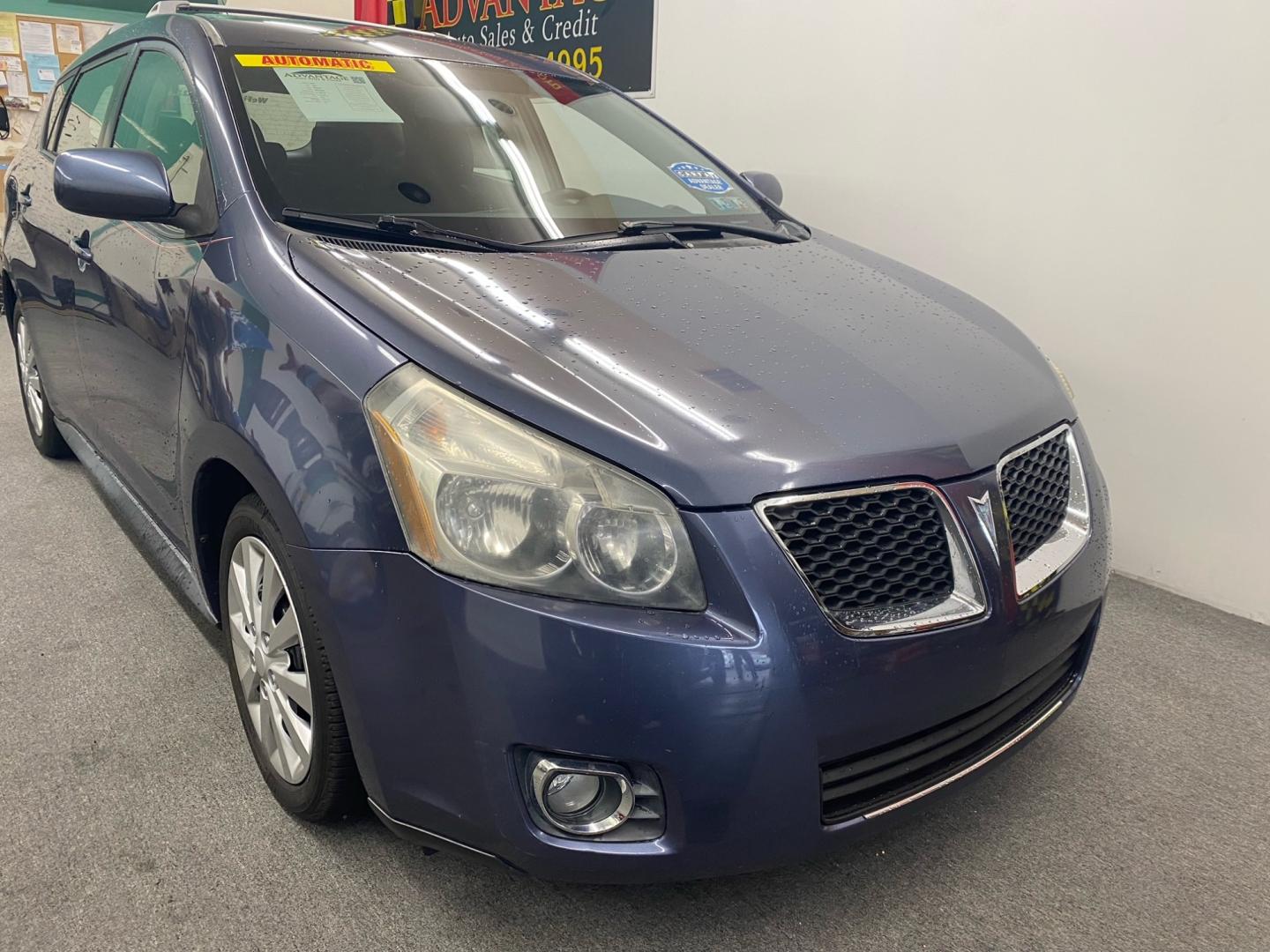 2009 BLUE /black Pontiac Vibe AWD (5Y2SM67059Z) with an 2.4L L4 DOHC 16V engine, 4-Speed Automatic Overdrive transmission, located at 533 S West End Blvd., Quakertown, PA, 18951, (877) 257-4995, 40.343994, -75.303604 - Photo#2